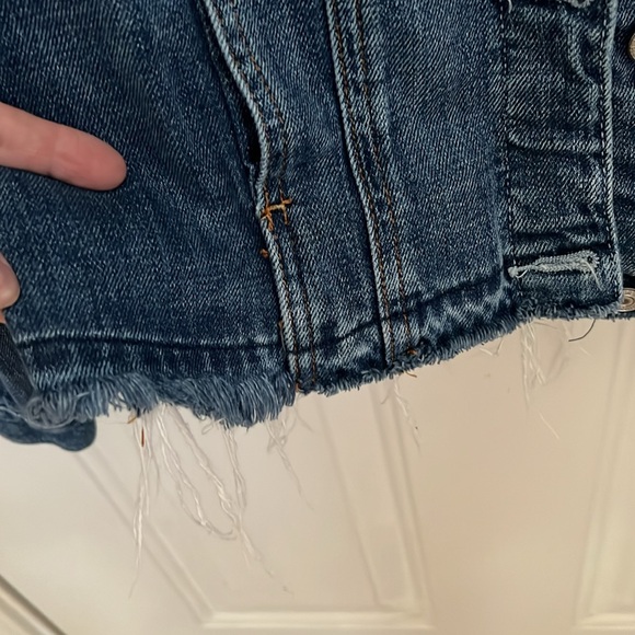 Abercrombie & Fitch Large Jean jacket with raw hem EUC - Picture 3 of 6